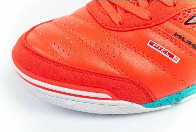 Atlete futbolli Joma, portokalli