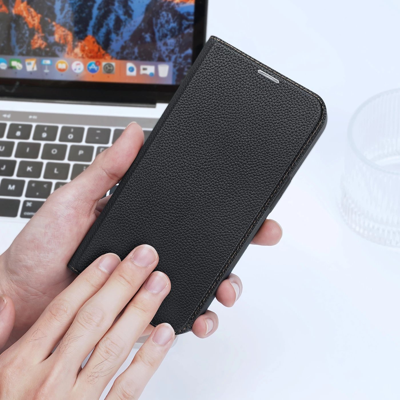 Mbështjellës Dux Ducis Skin X2 për iPhone 14 Plus, me kapak magnetik, i zi