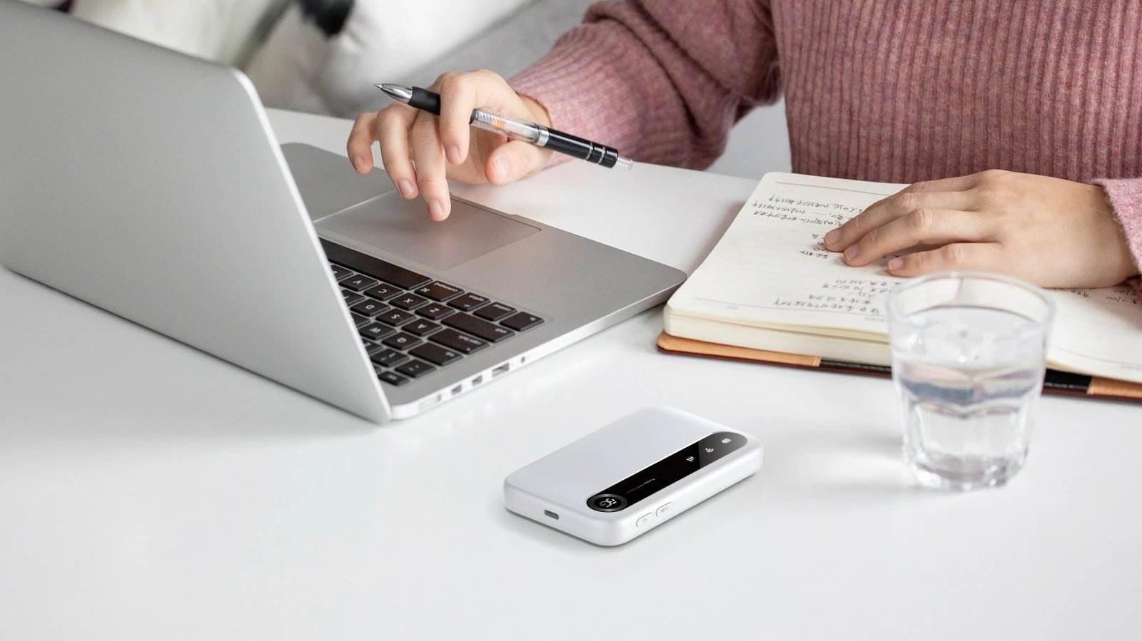 Router mobil ZTE U50 5G, WiFi 6, 4500 mAh, Bardhë/Zi