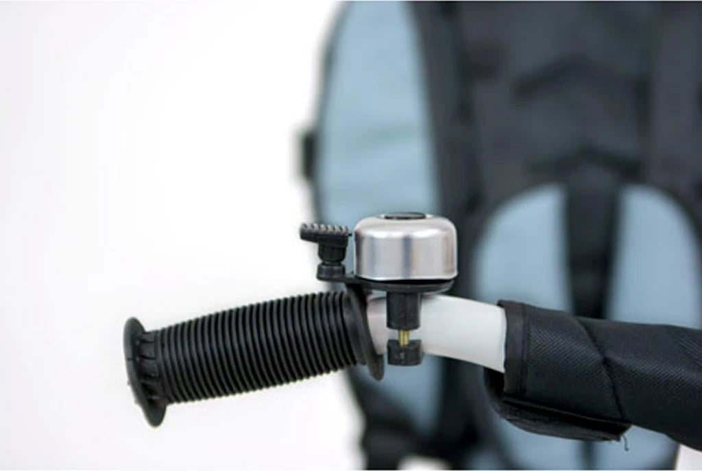 Tricikel për fëmijë Milly Mally Movi sedile 360°, rrota të fryra, dorezë prindi e rregullueshme, tendë palosëse, gri