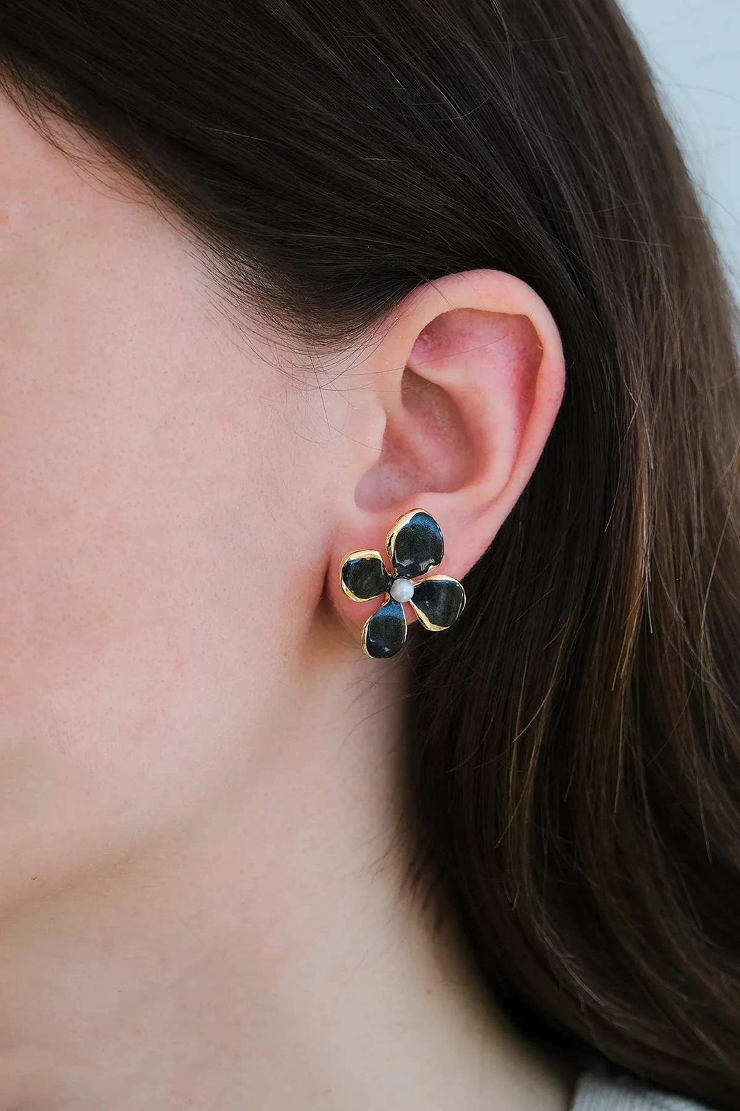 Vath floriri Jumeon, gur zirkon, një madhësi