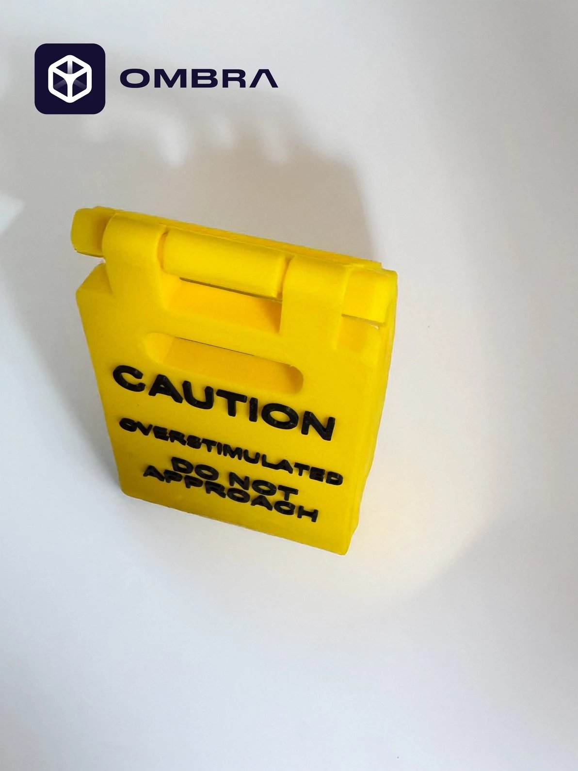 CAUTION MINI DESK SIGN "Overstimulated" - e verdhë
