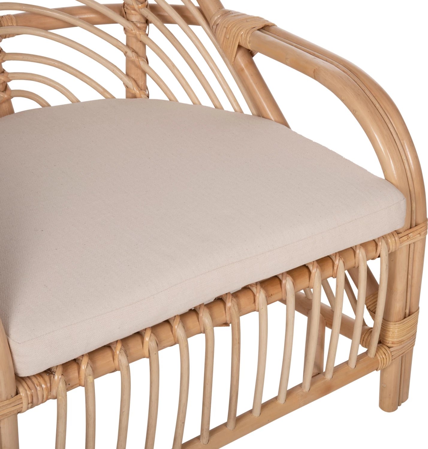 Karrige për krah FEMUR FH9837 rattan, jastëk ngjyrë bardhë, 72x66x75 cm