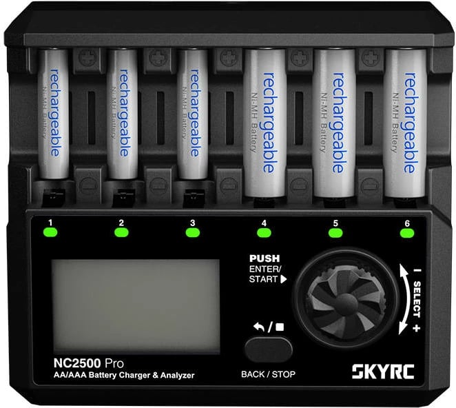 Karikues baterish SkyRC NC2500 Pro për AA/AAA, 6 slote, USB QC3.0, i zi