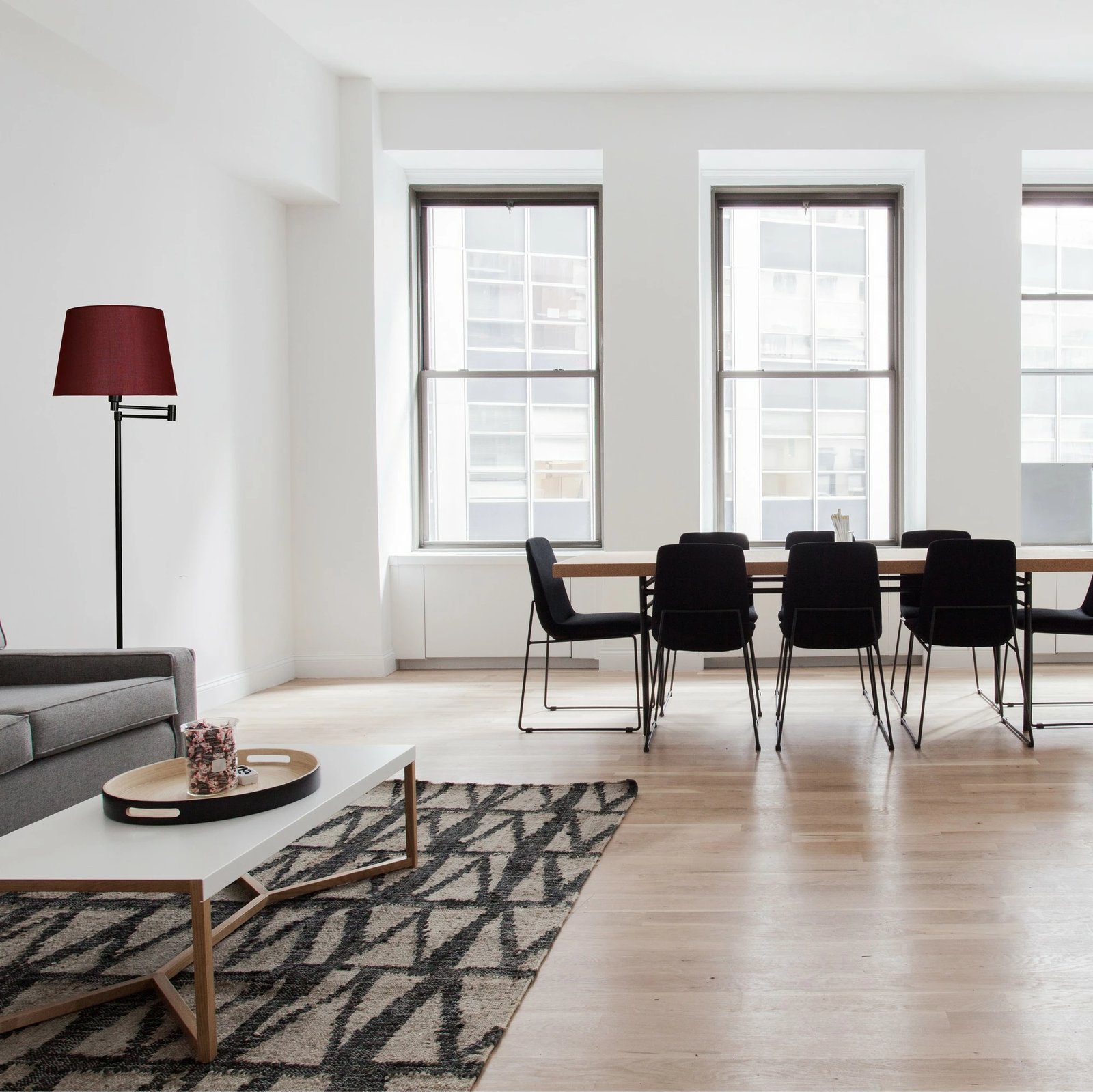 Llambë dyshemeje Opviq, ngjyrë e zezë dhe e kuqe e ndezur, 8245-2