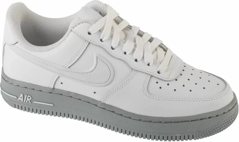 Atlete Nike për meshkuj, të bardha