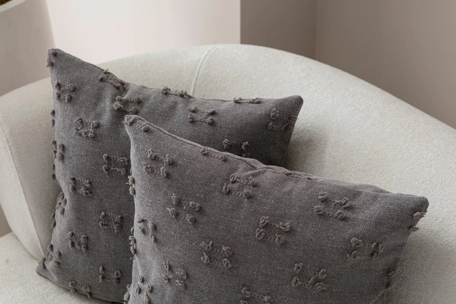 Set mbulesash për jastëkë (2 copë), Evila Originals, Tuffet, ngjyrë gri, 43x43cm