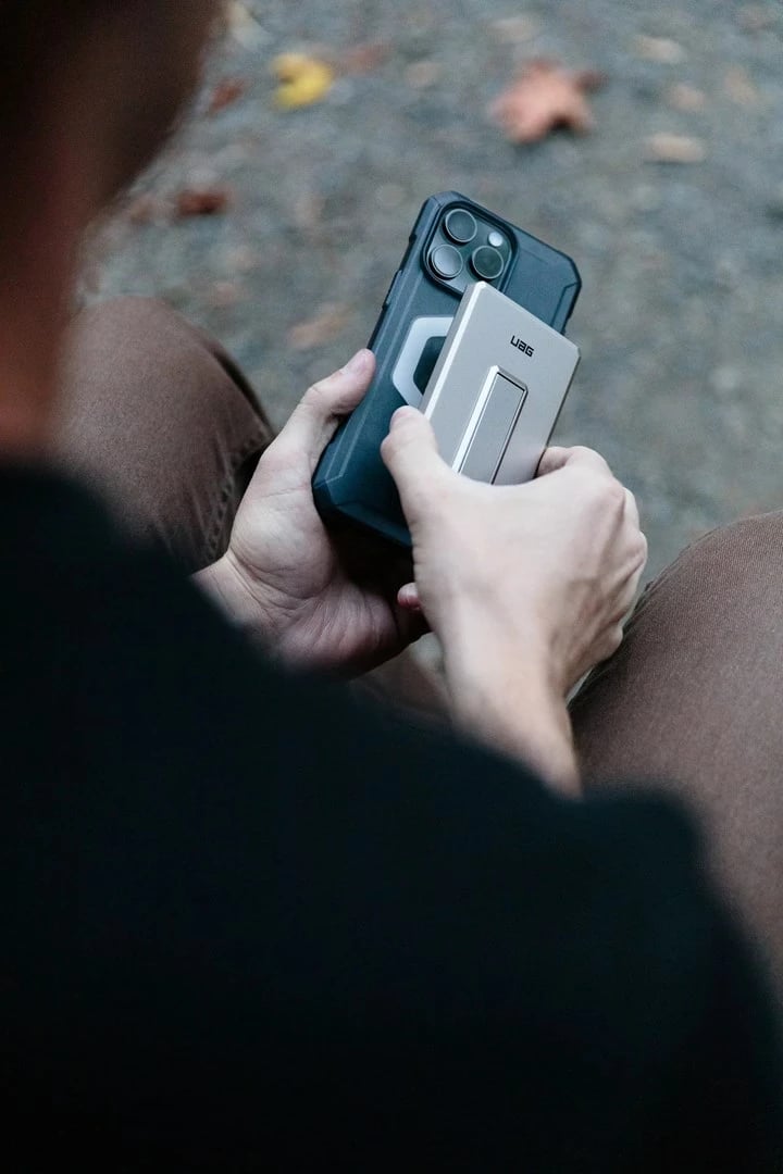 Power bank Urban Armor Gear 9B4417113636, 5000 mAh, Wireless charging, Titanium