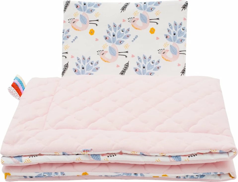 Set i kthyeshëm për karrocë, New Baby, Velvet Peacocks, jastëk 30x35 cm & batanije 75x100 cm, pambuk 100% + poliester 100%, Oeko-Tex Standard 100, rozë, set