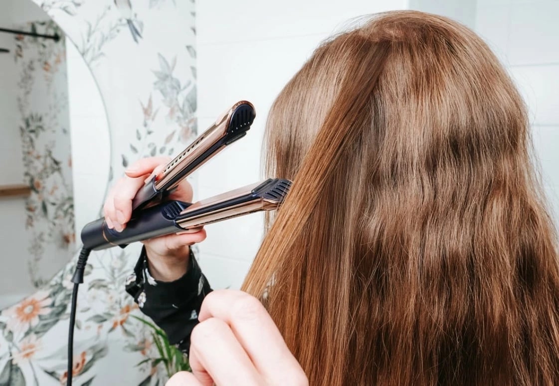 Drejtues flokësh, Concept, VZ8100, CoolAir, 140–220°C, pllaka qeramike, kabllo 2.5 m, blu navy/rozë gold, me kapak rezistent nxehtësisë dhe çantë