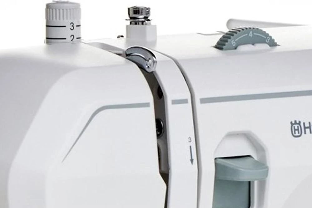 Makine qepëse Husqvarna Onyx 15, mekanike, e bardhë