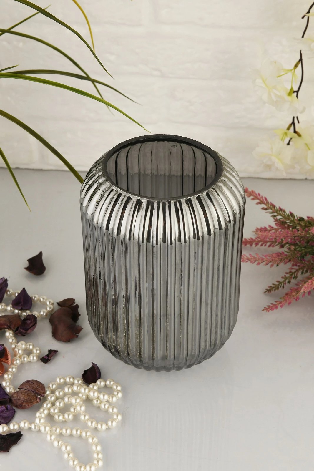 Vazo dekorative prej qelqi, ngjyrë fume, Aberto Design Line D20F, 10x20x10cm Vazo dekorative prej qelqi, ngjyrë fume, Aberto Design Line D20F, 10x20x10cm