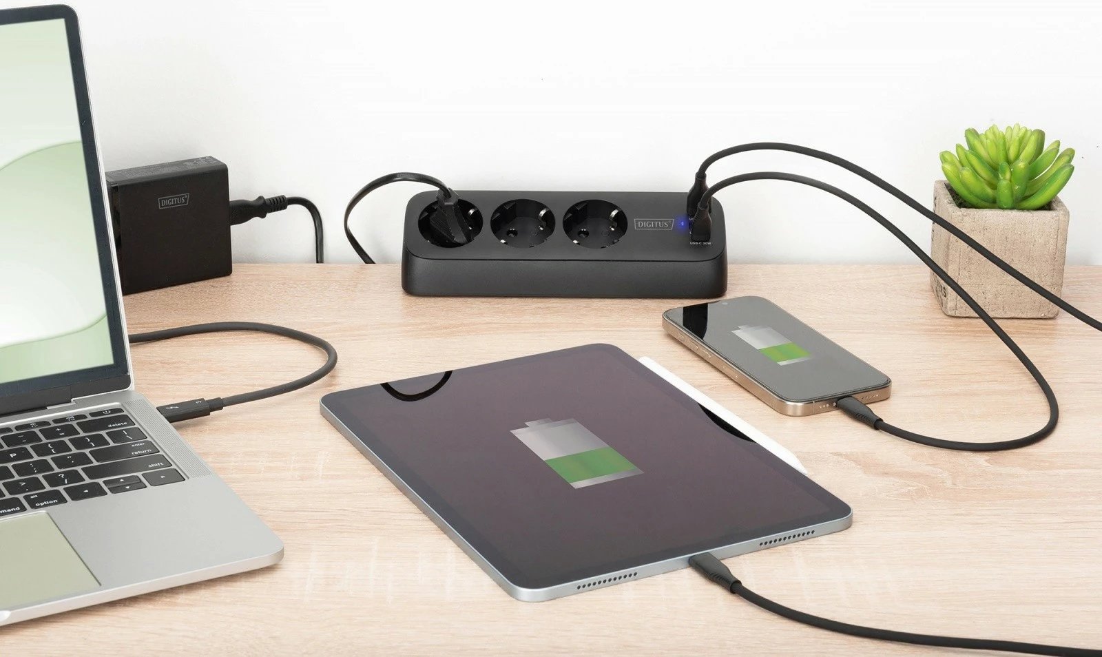 zgjatues prizash tavoline, Digitus, DA-70625, 3x Schuko, 2x USB-A 12W, 1x USB-C 30W, kapëse për tavolinë, kabllo 1.5 m, e zezë