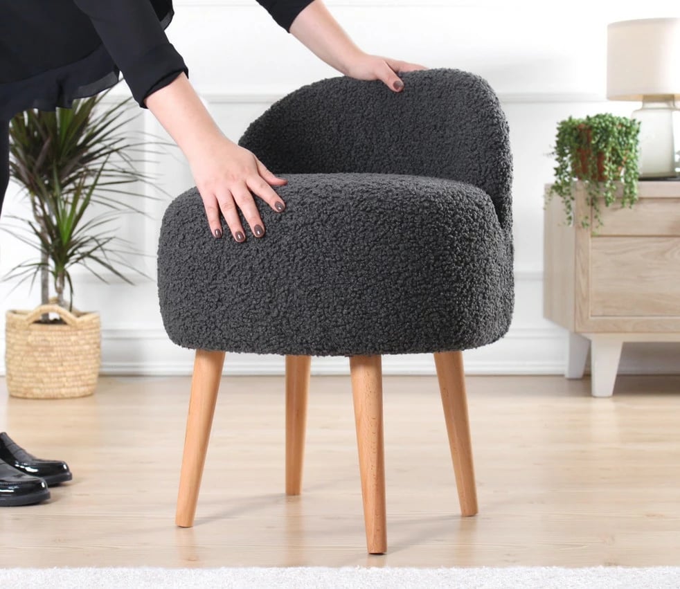 Puf me pelush të errët, këmbë druri, Rufmee, ngjyrë gri e errët