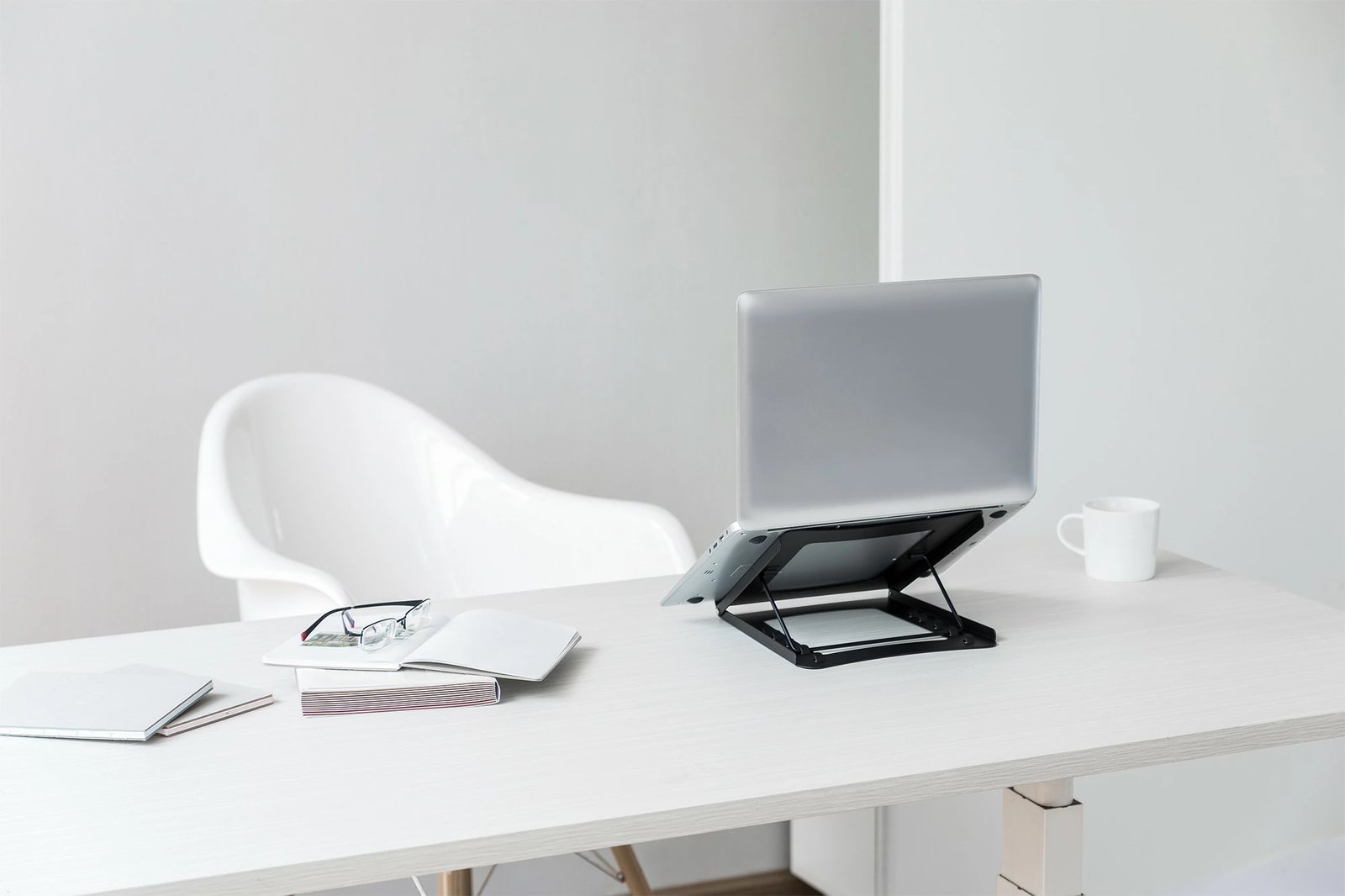 Mbajtës laptopi Digitus, deri 15 inç, metal, i zi, i palosshëm