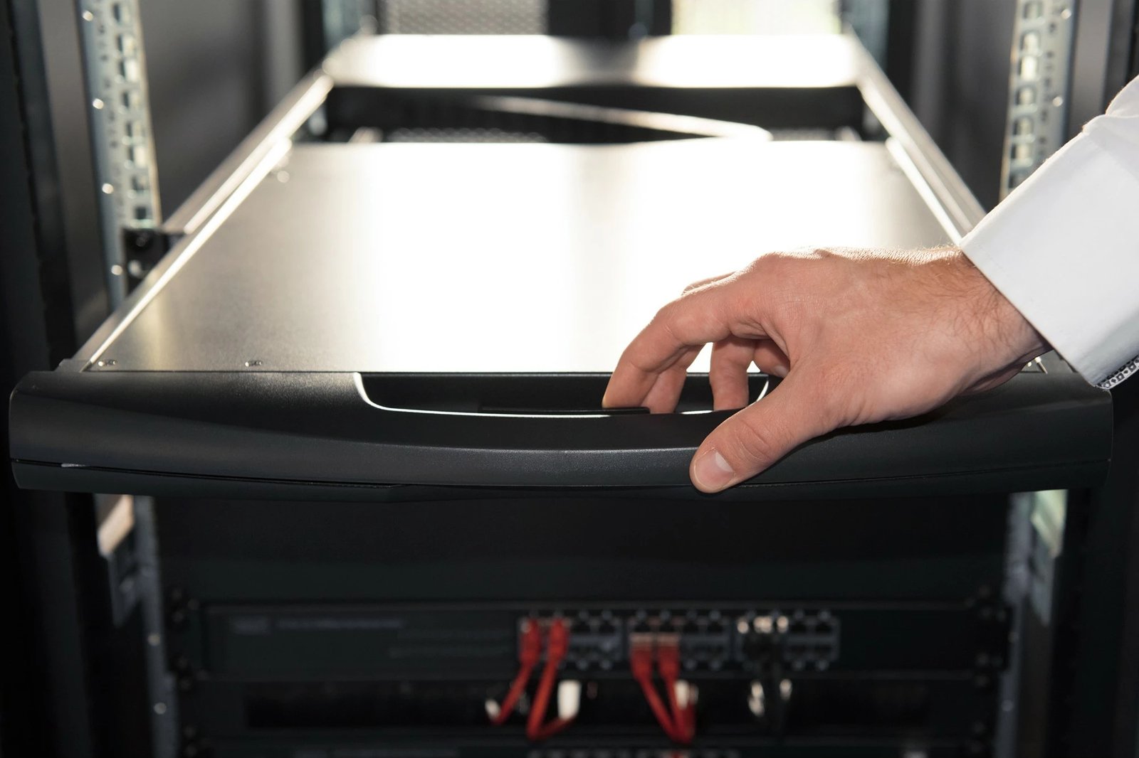 Konsolë modulare Digitus 17" TFT, 1-Port KVM, touchpad, e zezë