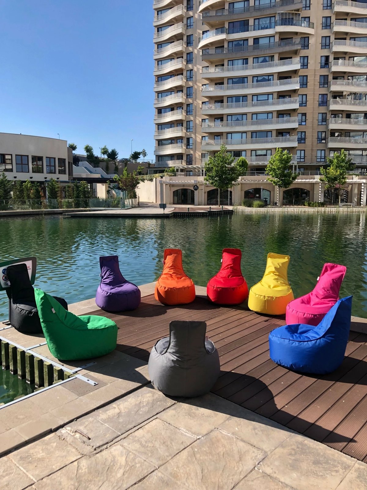 Qese ulëse gri, Atelier del Sofa, Aktif