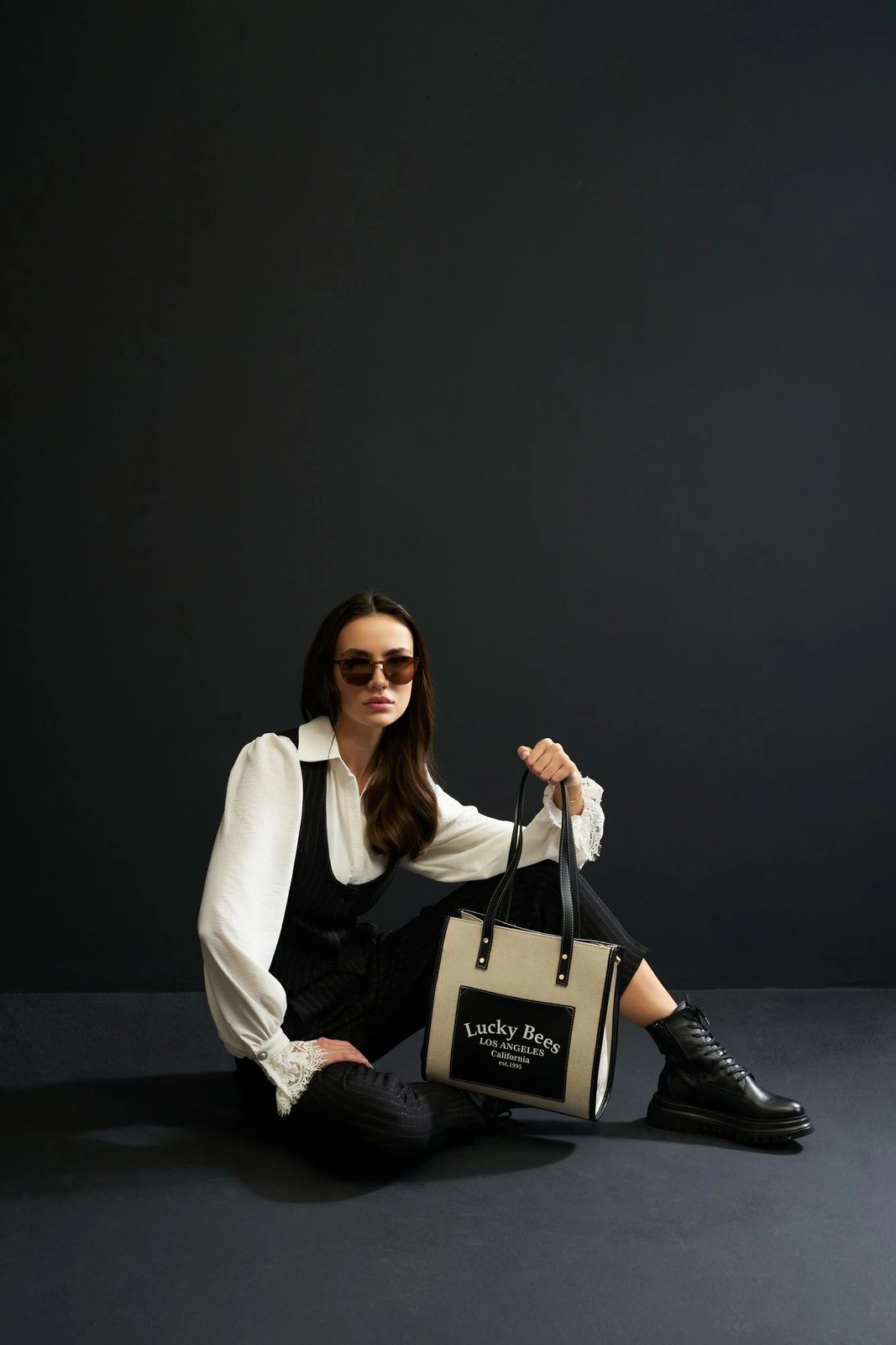 Çantë tote Lucky Bees, e zezë-krem, 376