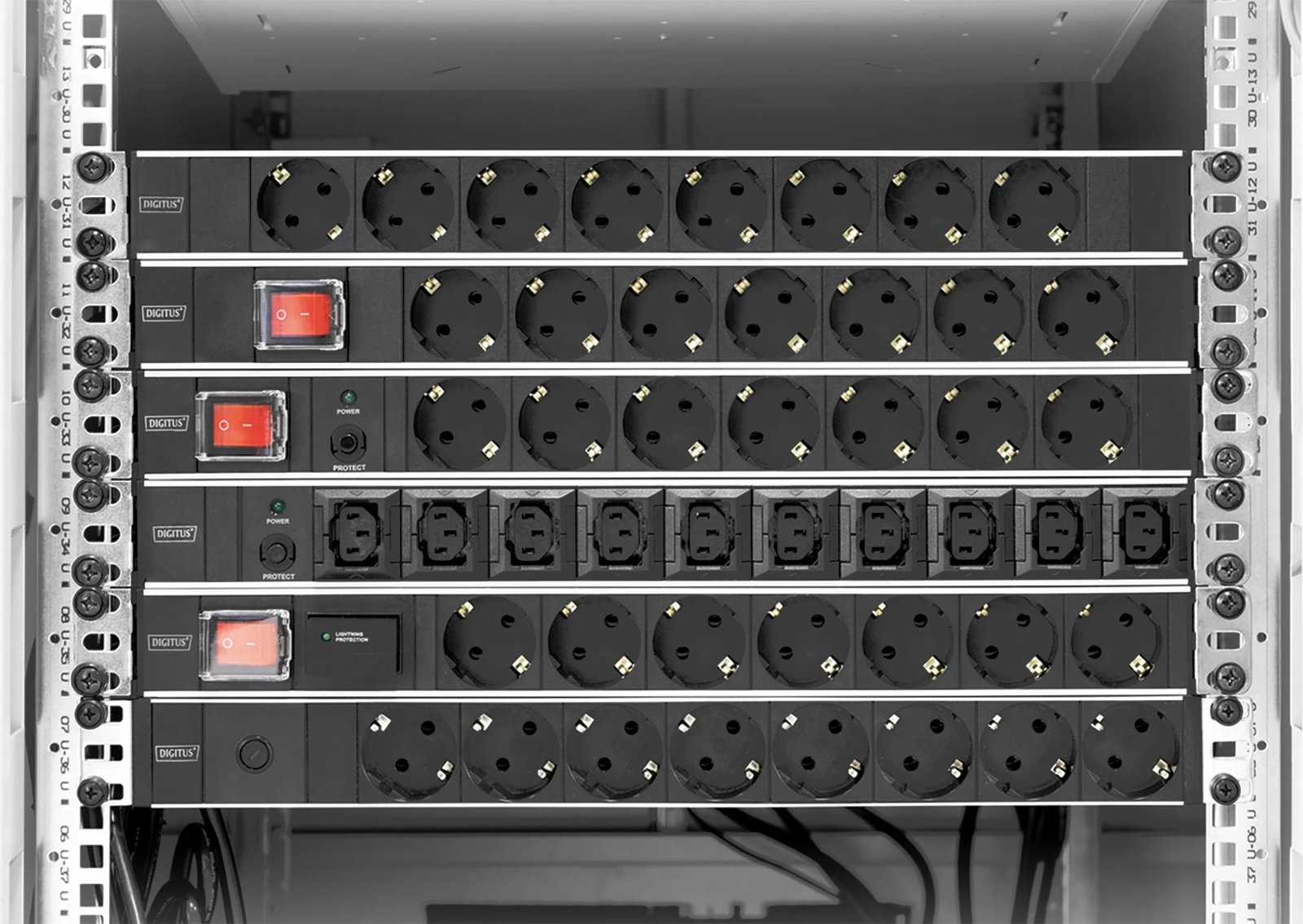 Steckerleiste Digitus 7 dalje, 1HE, 2m, mbrojtje nga mbingarkesa, e zezë