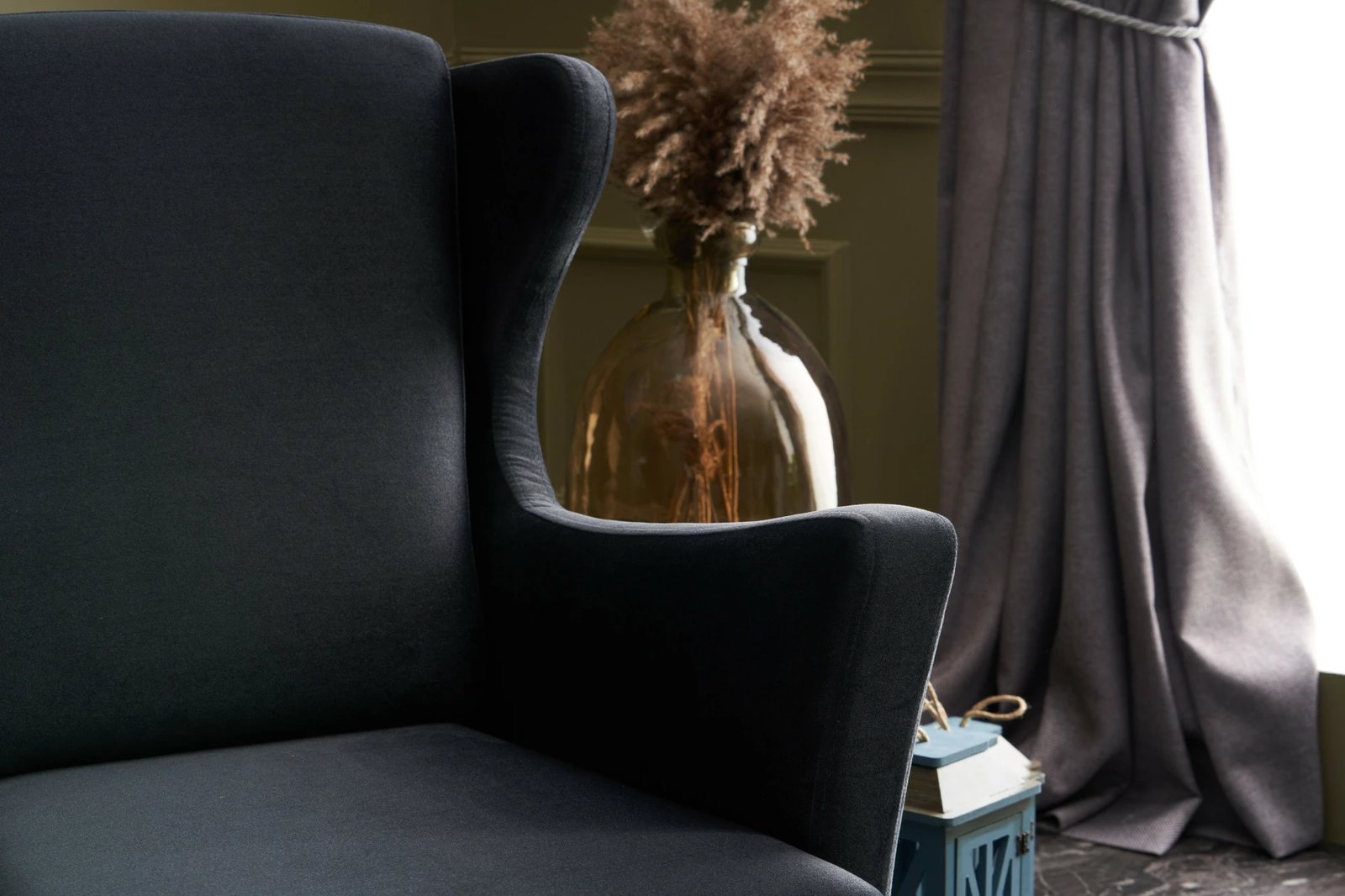 Karrige berjer Lola, ngjyrë antracit, Atelier del Sofa