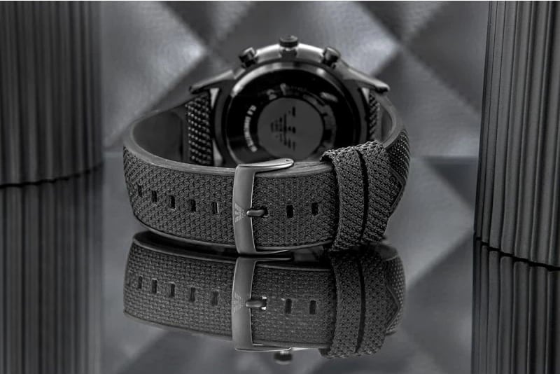 Orë dore për meshkuj Emporio Armani, e zezë