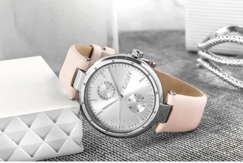 Orë dore për femra DKNY, rozë e lehtë