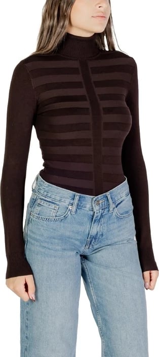 Xhemper femra Morgan De Toi kafe