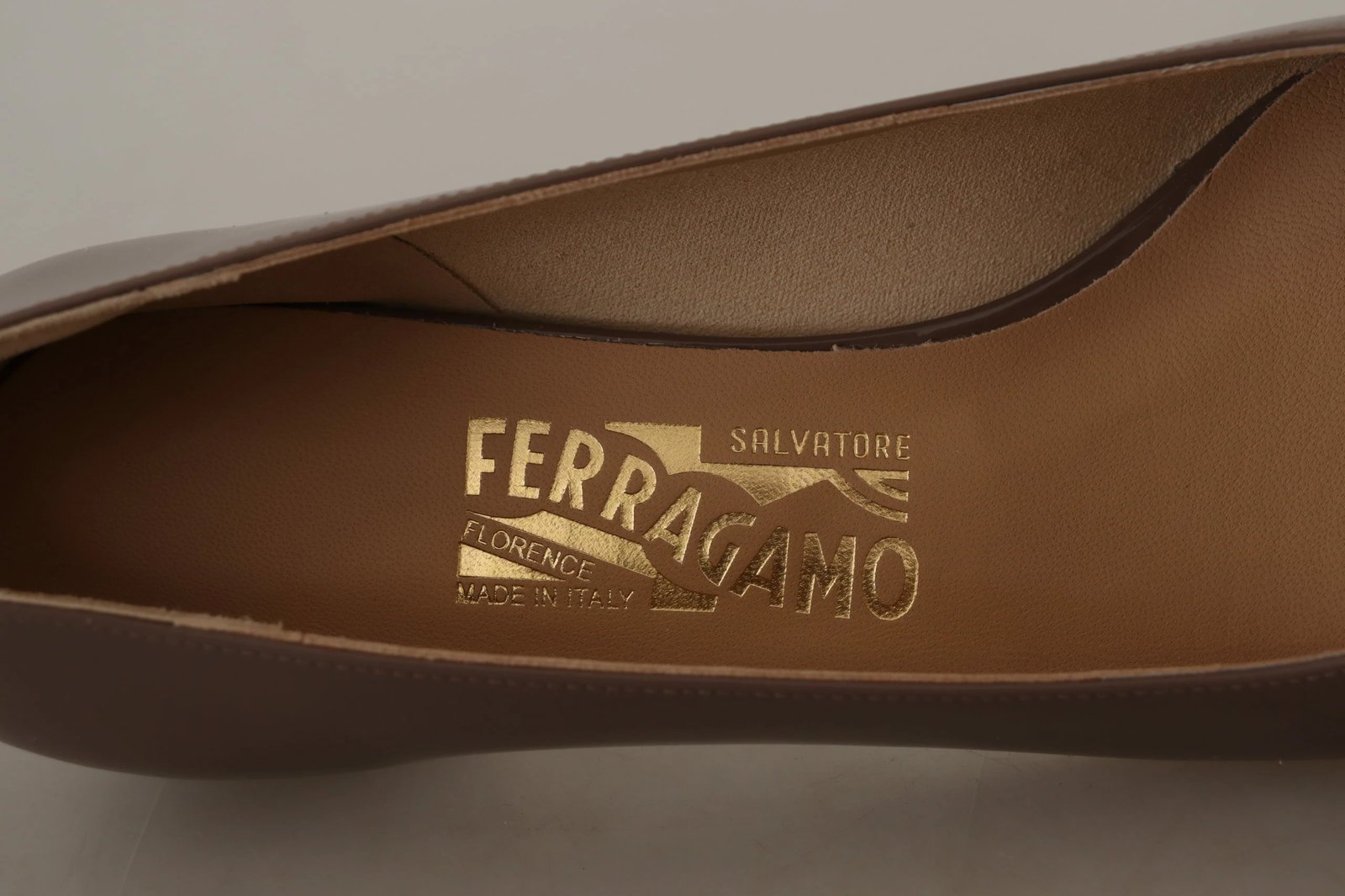 Këpucë me taka për femra Salvatore Ferragamo, të kafta