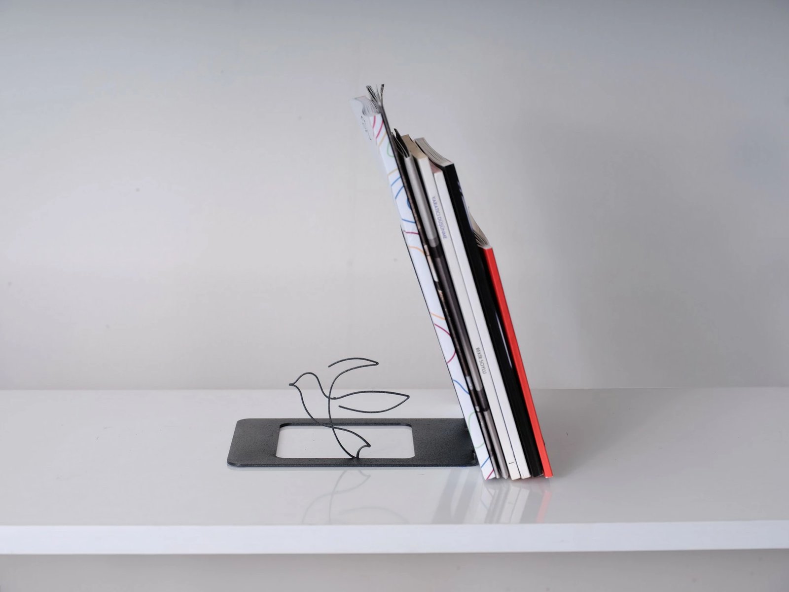 Mbajtës librash metalik Wallity, zog, ngjyrë e zezë