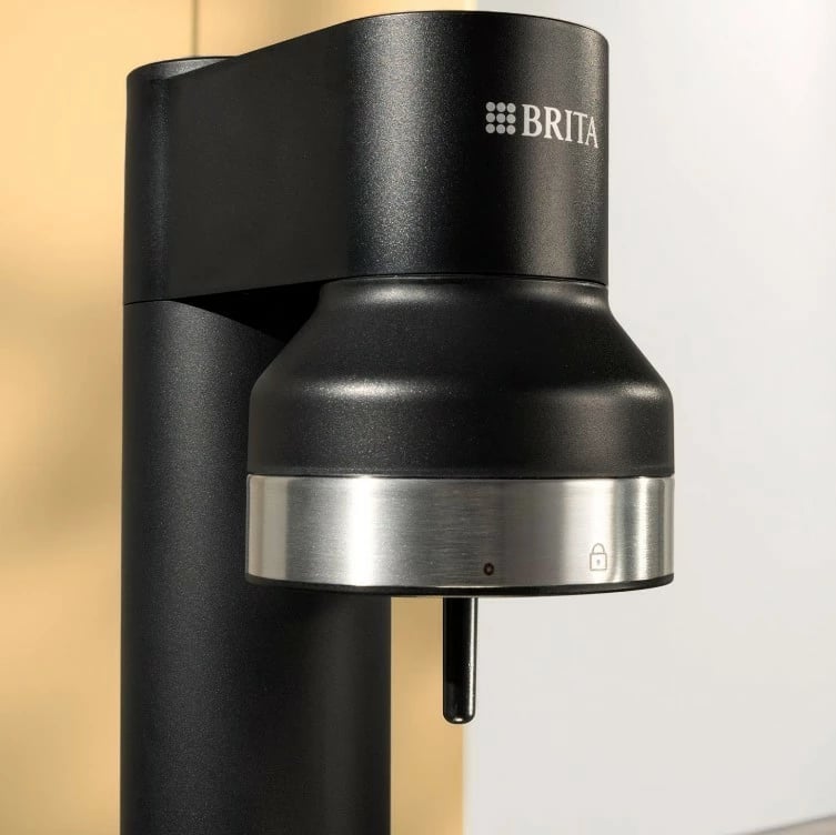 Saturator uji Brita sodaTRIO, me cilindër CO2, shishe qelqi dhe çelik, e zezë
