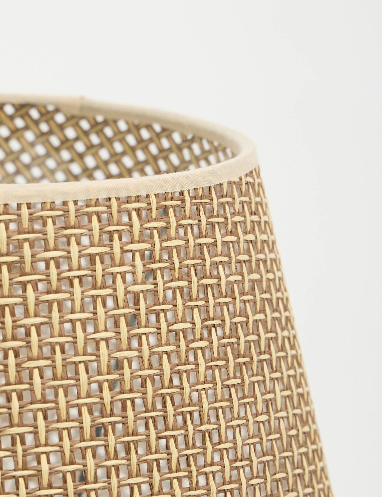 Llambë tavoline Opviq, Meya, ngjyrë kafe