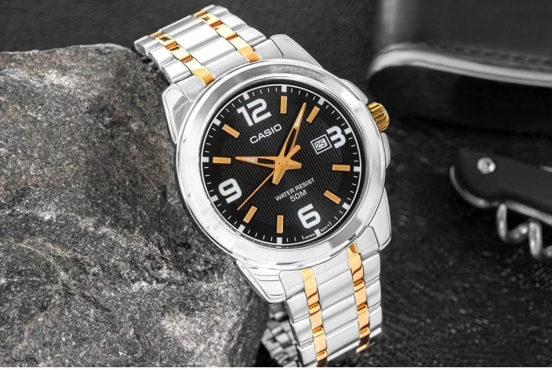 Orë dore për meshkuj Casio, e zezë