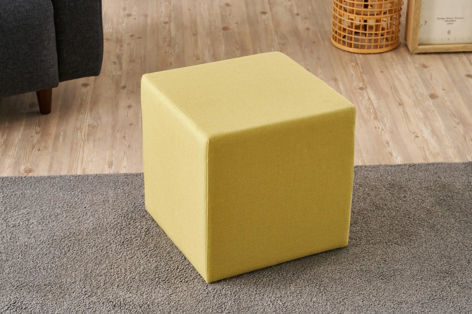 Puf i verdhë, Atelier del Sofa, Asos