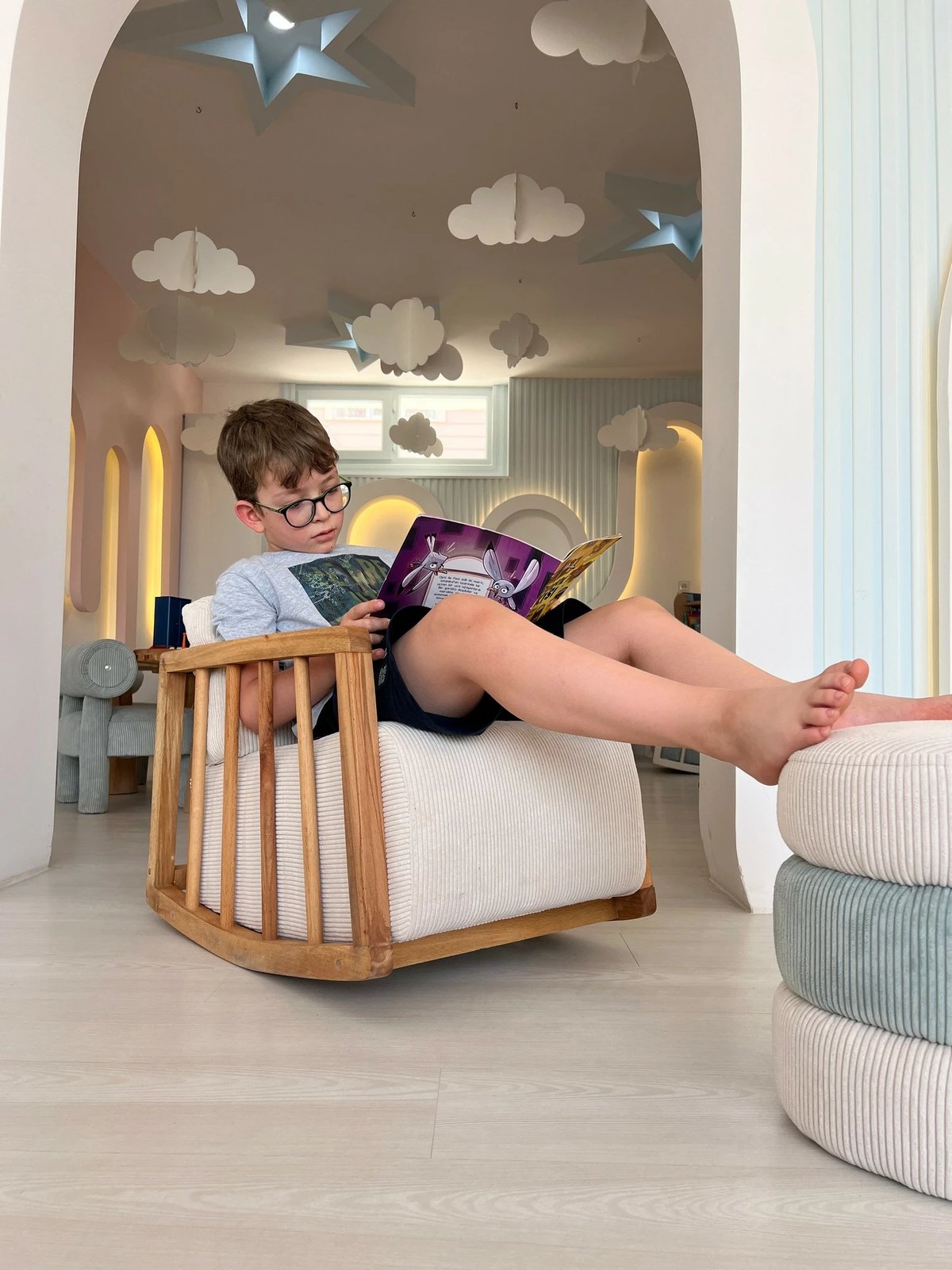 Karrige Wing Atelier del Sofa, Kidi, e bardhë