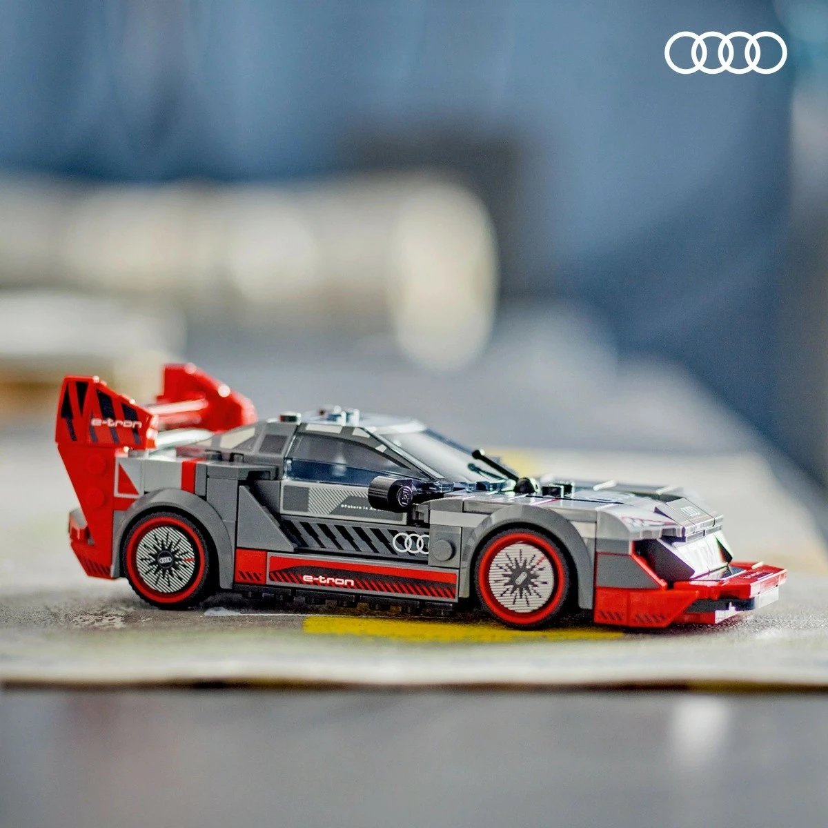 Set ndërtimi LEGO Speed Champions Audi S1 E-tron Quattro 76921, 274 pjesë, për fëmijë dhe koleksionistë, gri/kuqe