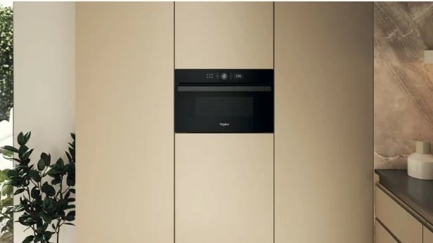 Mikrovalë inkaso Whirlpool WMD44MB 31L 1000W me skarë 800W kontroll me prekje pjatë 32.5 cm e zezë