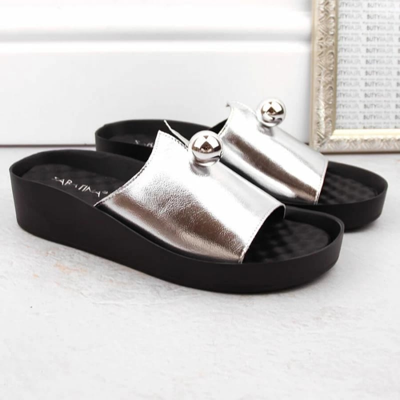 Sandale të mbyllura për femra Sabatina, bezhë