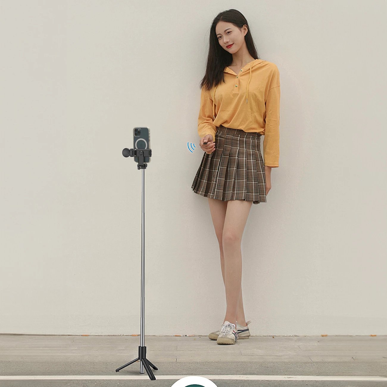 Selfie stick Hurtel WH1YXS tripod teleskopik 1m me llambë LED, mbajtëse telefoni, e zezë