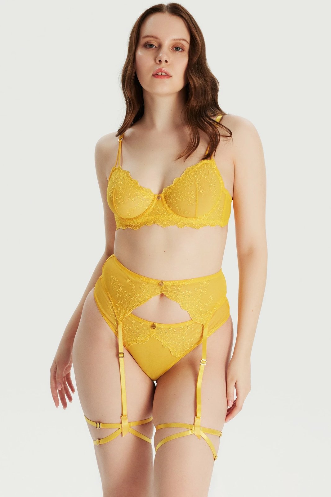 Sytjena i verdhë me lule të qëndisura, Jumeon