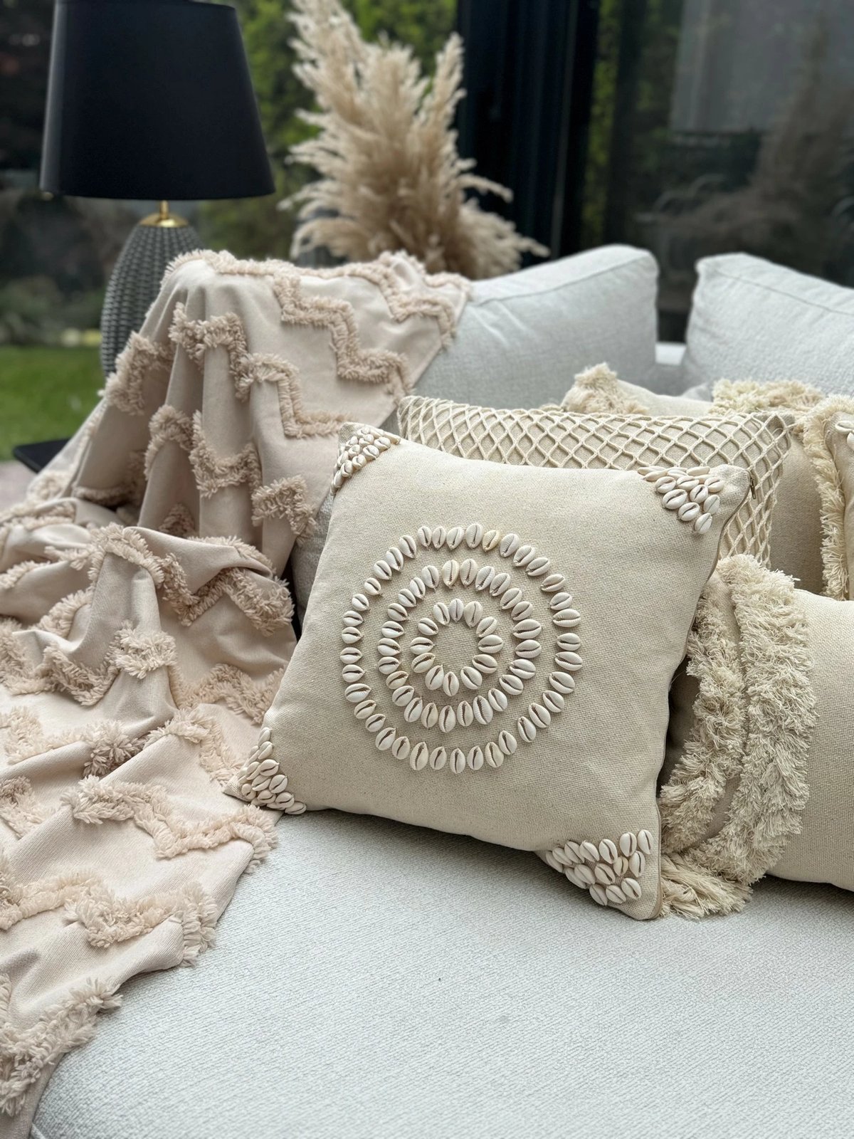 Jastëk dekorativ me mbulesë, ngjyrë bezhë, detaje guackash, Evila Originals, Den004, 43x43cm