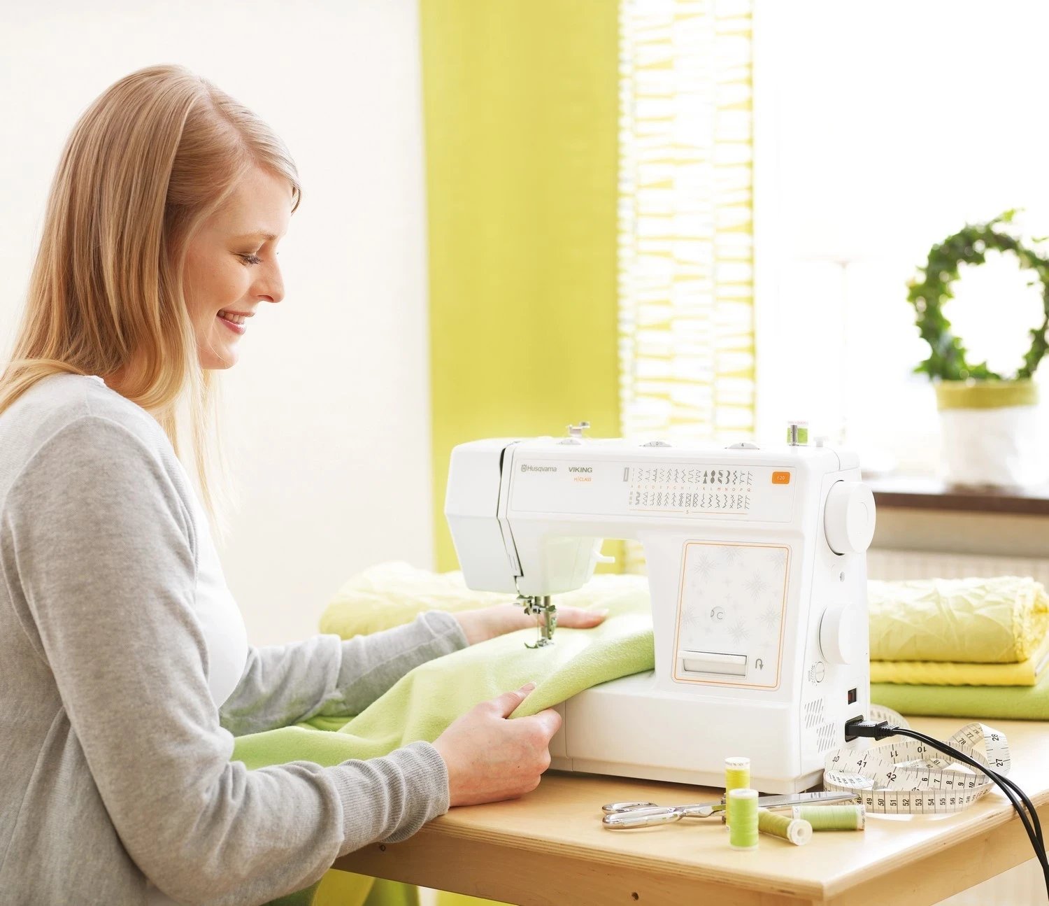 Makinë qepëse Husqvarna Viking E20, e bardhë