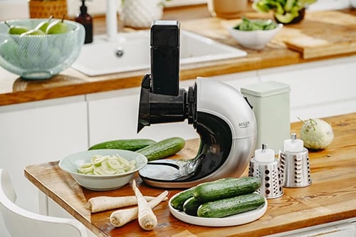 Pajisje kuzhine 3‑në‑1, Adler AD 4131, shtrydhëse e ngadaltë 90–105 rpm, mulli mishi #8 me sita 3/5/7 mm, grirëse perimesh, 150 W, 650 ml