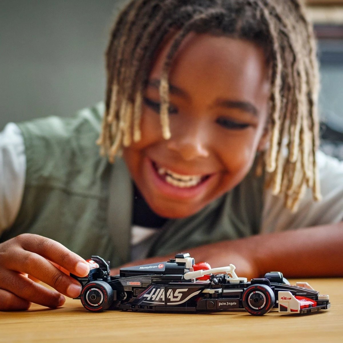 Set LEGO Speed Champions F1 Car MoneyGram Haas Team VF-24, 242 pjesë, për fëmijë 10+, Plastikë