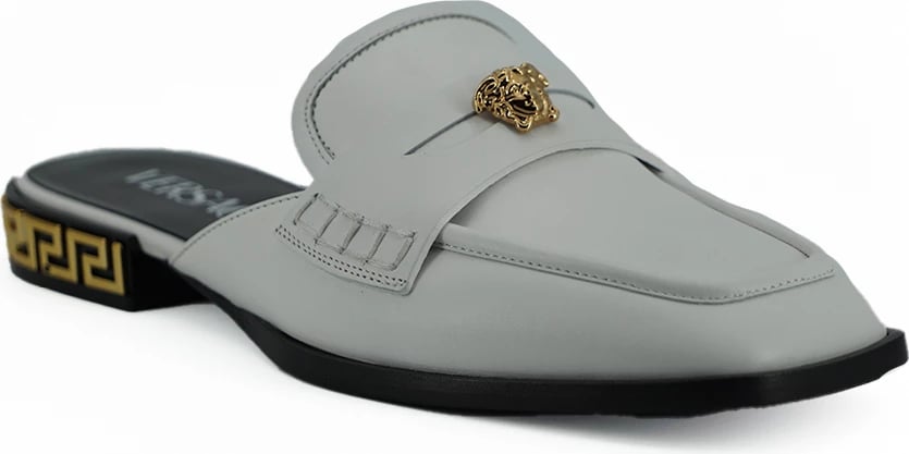 Papuqe për femra Versace