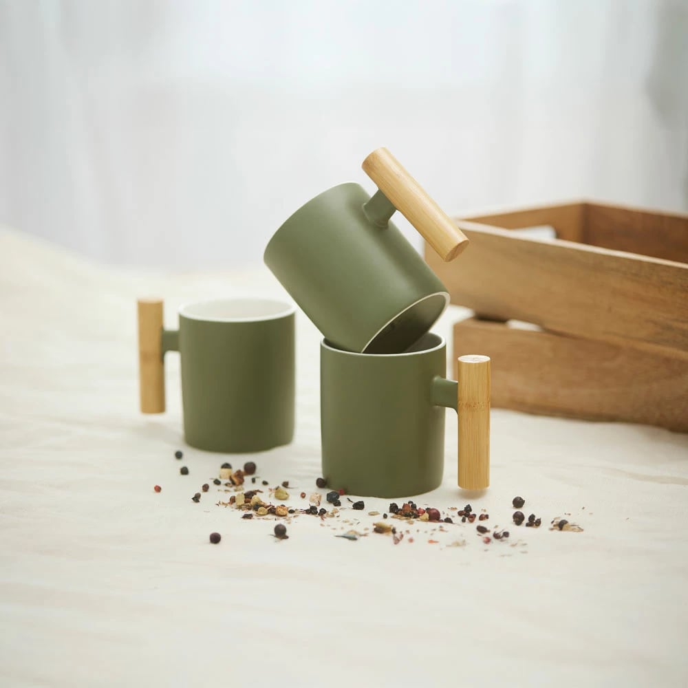 Filxhan Nordic, porcelan New Bone China, ngjyrë ulliri, dorezë bambuje, 8x8x10cm Filxhan Nordic, porcelan New Bone China, ngjyrë ulliri, dorezë bambuje, 8x8x10cm