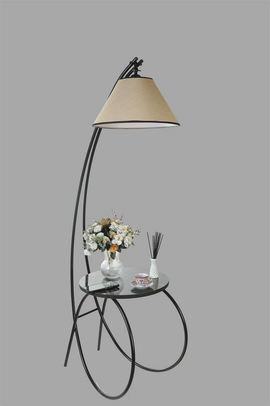 Llambë dyshemeje Opviq, 8847-2, e zezë dhe krem, me tavolinë