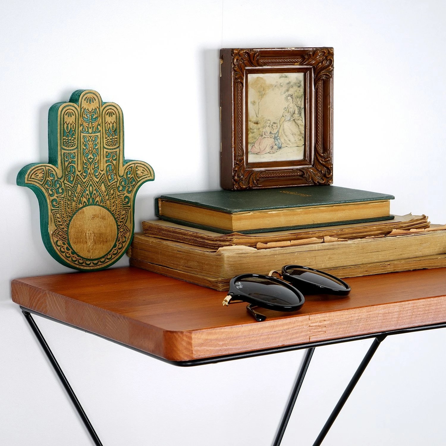 Raft dekorativ prej druri për mur, ngjyrë arre dhe e zezë, Hanah Home, Wr037