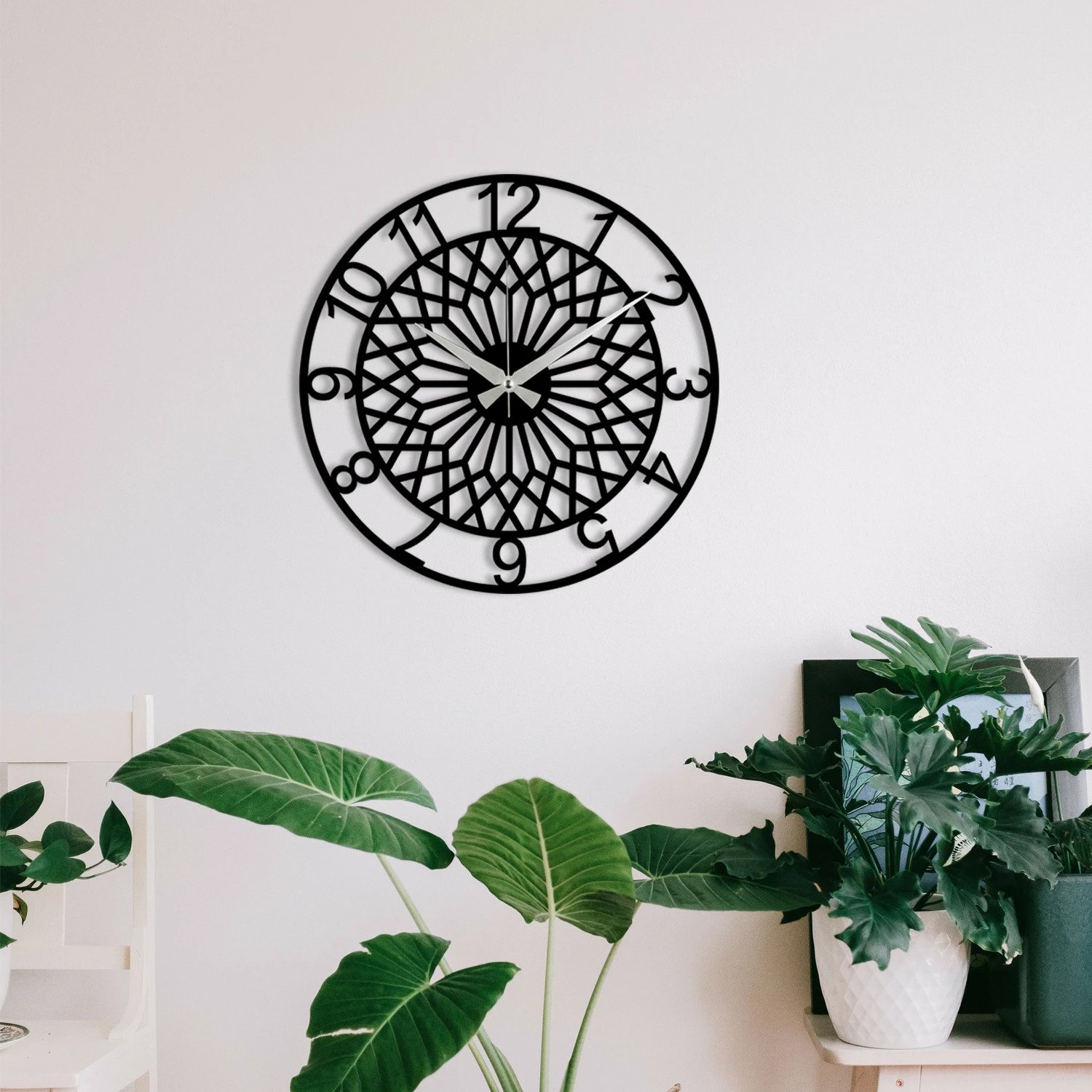 Orë muri dekorative prej metali, Wallity Enzoclock - S009, e zezë, 48x48cm