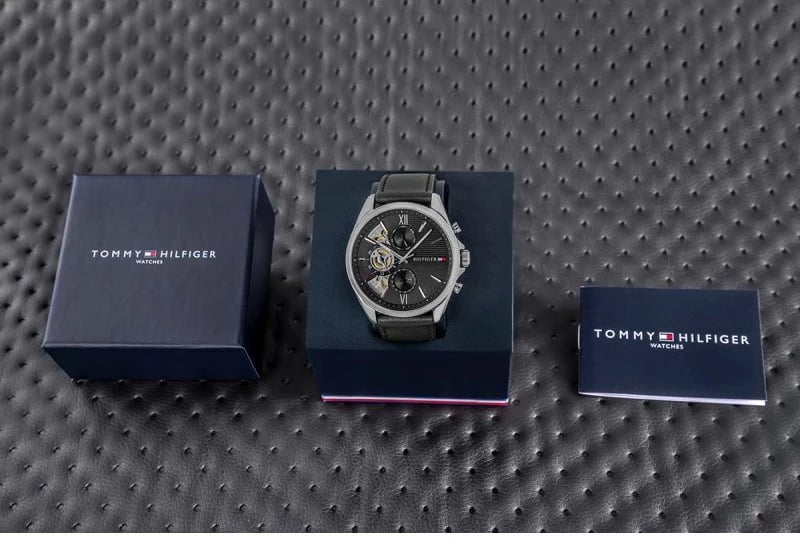 Orë dore për meshkuj Tommy Hilfiger, e zezë