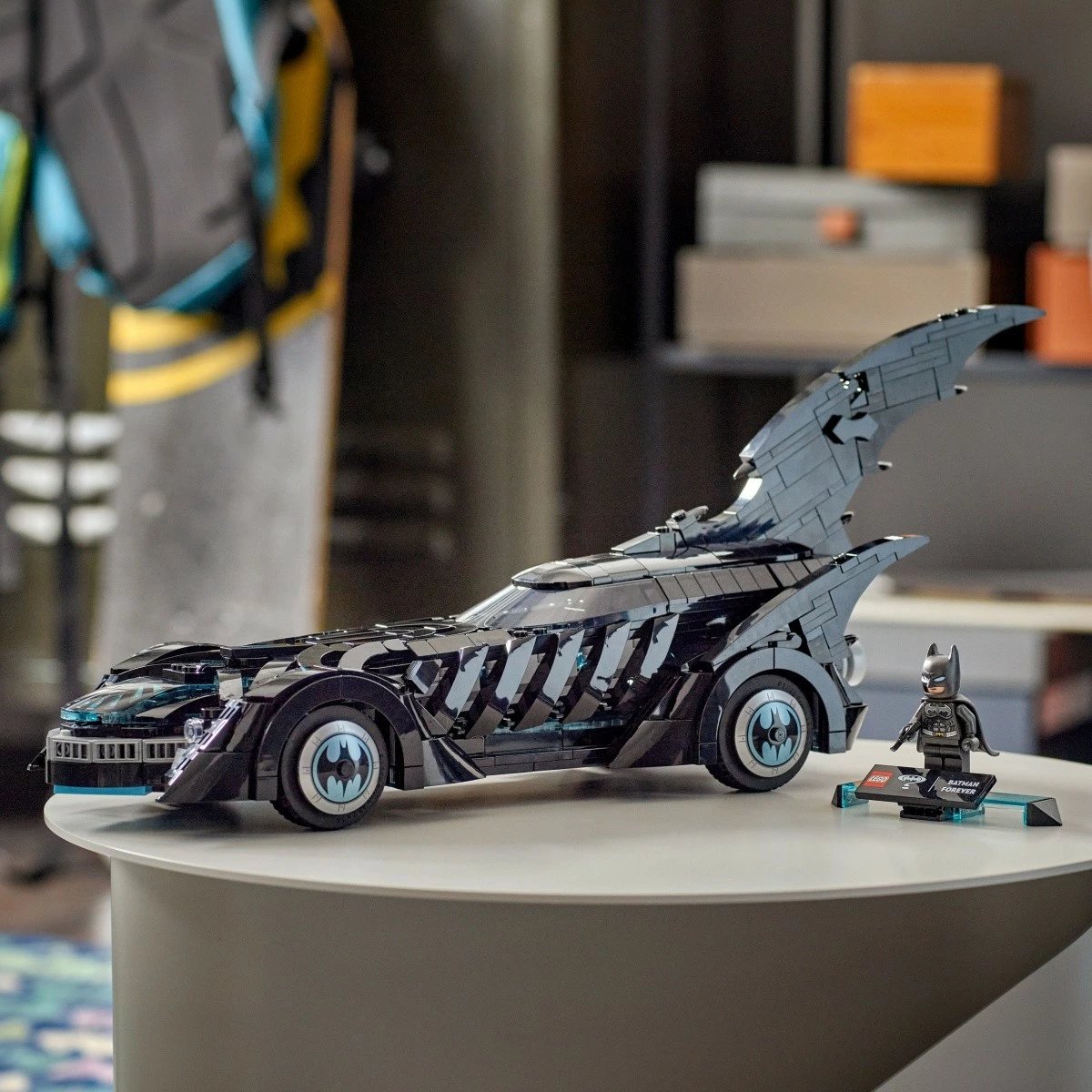 Set ndërtimi LEGO Batman Batmobile 76304, 909 pjesë, i zi
